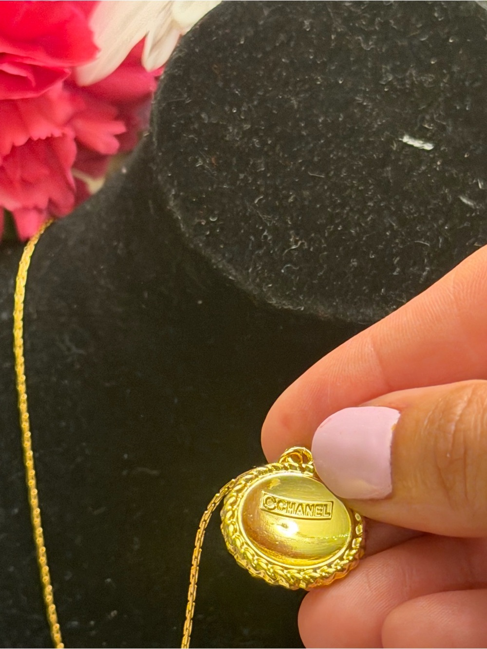 CC charm on Gold stainless steel gold Necklace - Picture 6 of 6